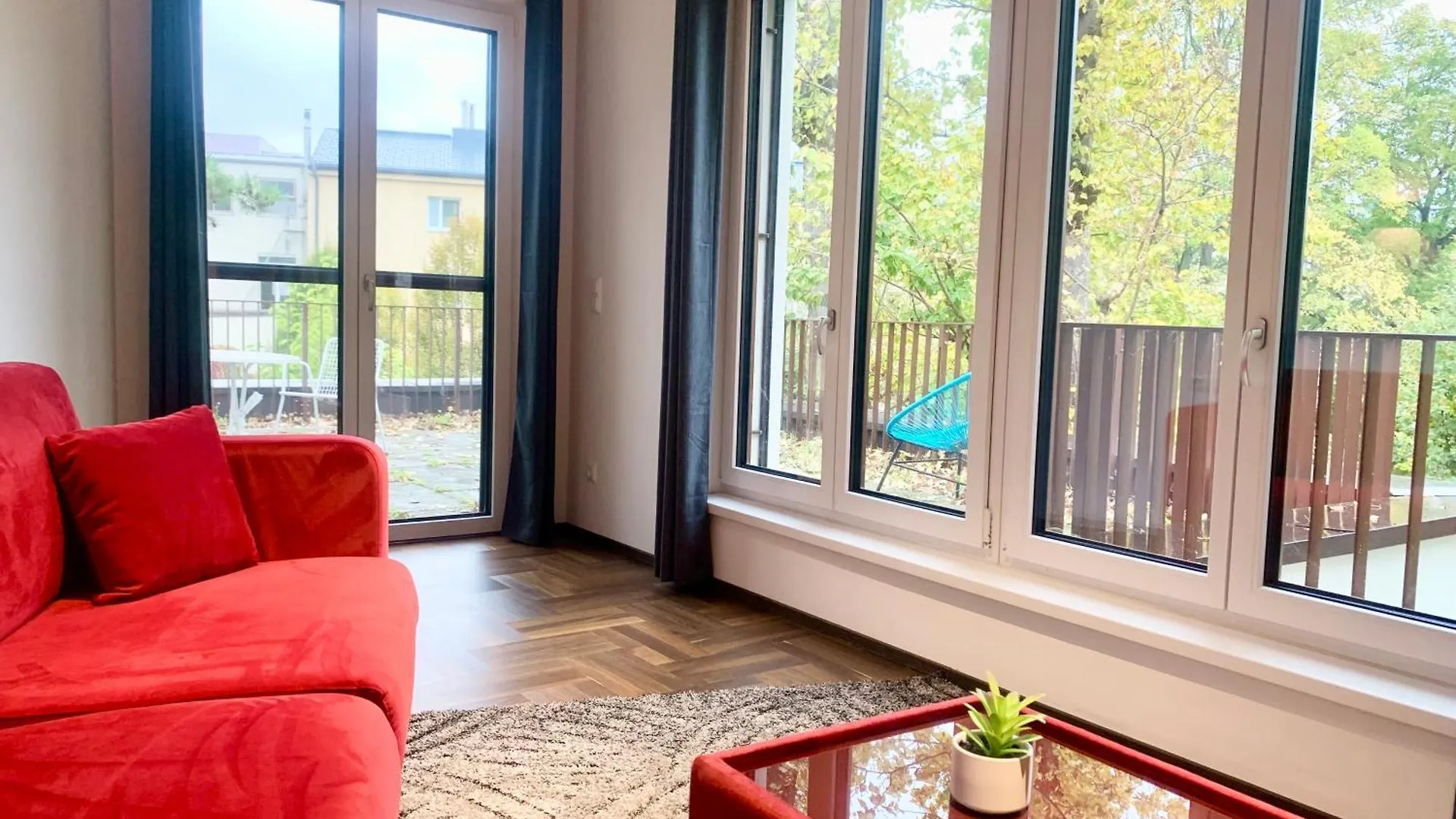 Moeblierte Wohnung + Parkplatz Und Terrasse Vienna Apartment